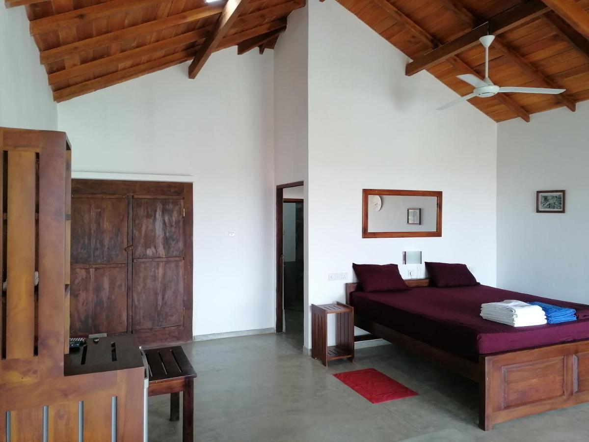 Ladja Beach Resort Ambalantota Buitenkant foto